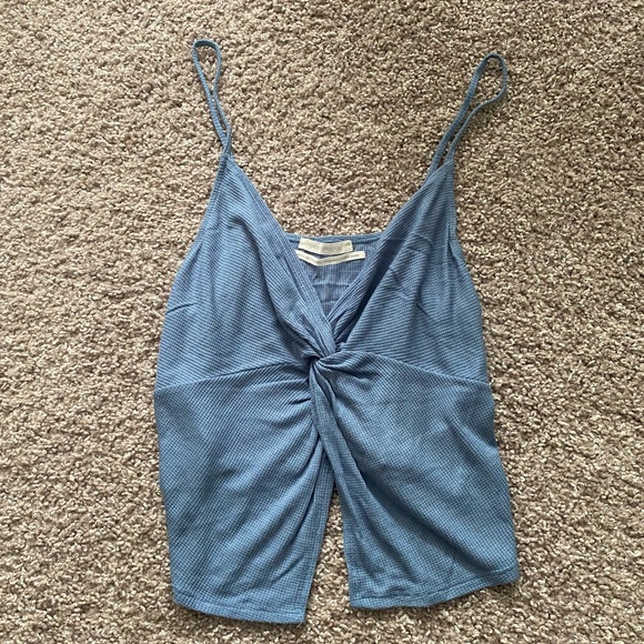 Urban Outfitters - Picture 1 of 4